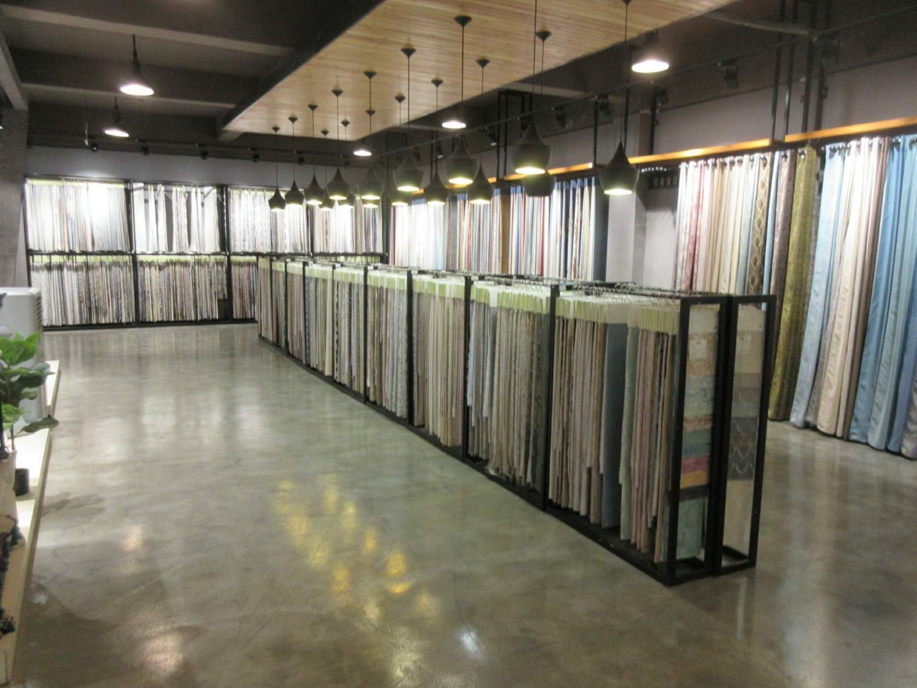 Curtain Fabric Sample Showroom for Buyer Selection